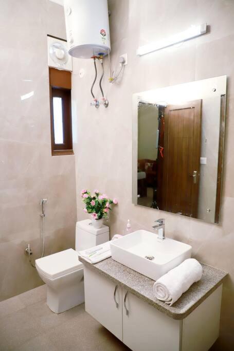 Divine India Service 3bhk, 2b Saket Apartment
