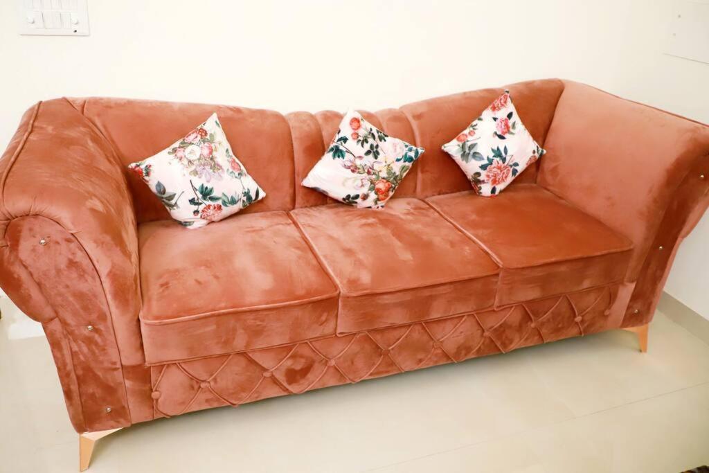 Divine India Service 3bhk, 2b Saket Apartment *