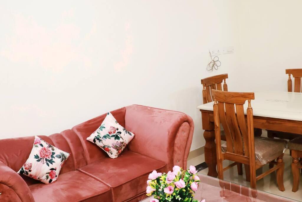 Divine India Service 3bhk, 2b Saket Apartment New Delhi