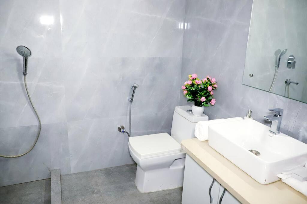 Divine India Service 3bhk, 2b Saket Apartment *