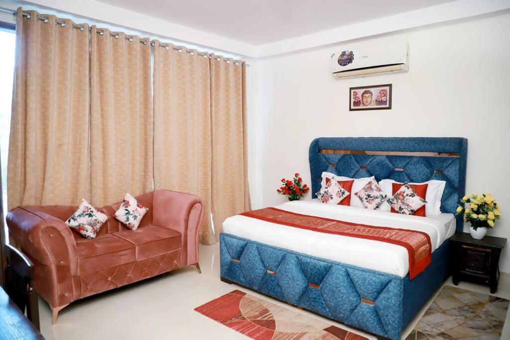 Divine India Service 3bhk, 2b Saket Apartment New Delhi