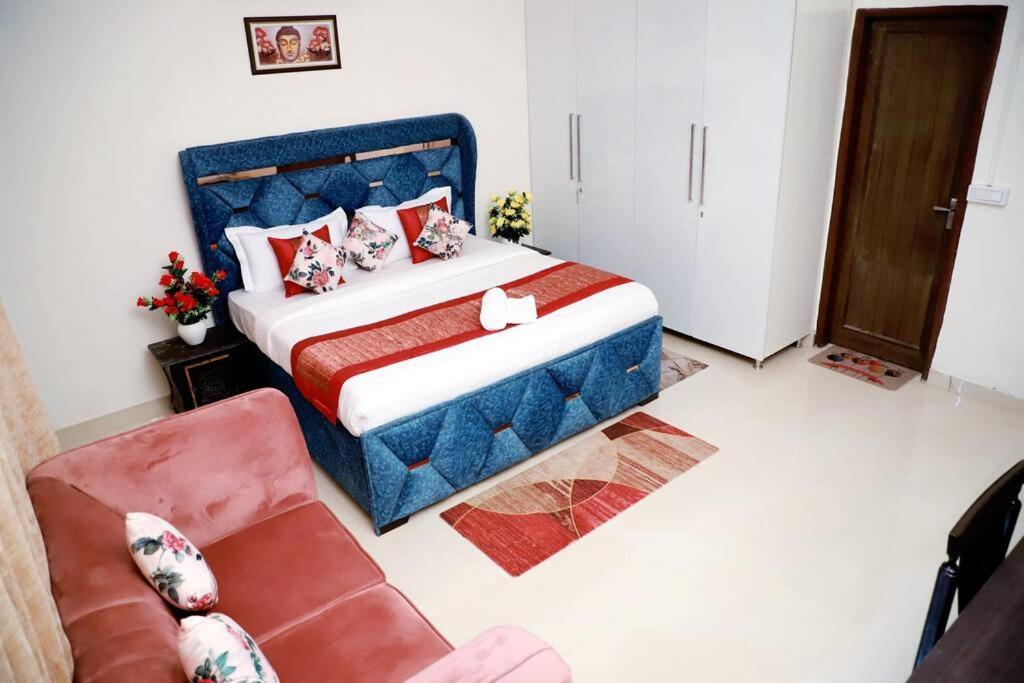 Divine India Service 3bhk, 2b Saket