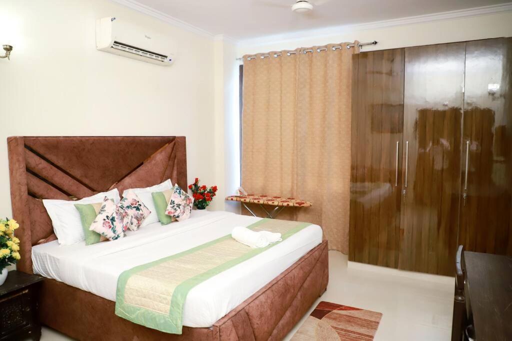 Apartment Divine India Service 3bhk, 2b Saket *
